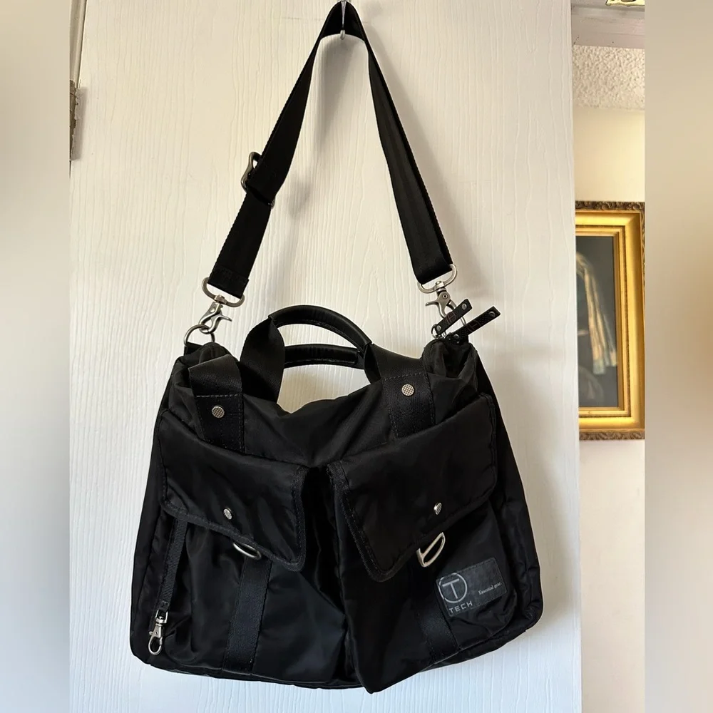 Vintage Tumi laptop/crossbody bag. Black with red lining, great find!